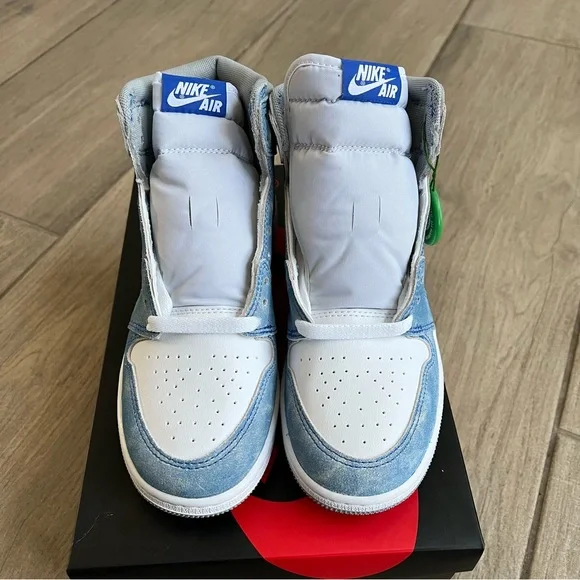 AIR JORDAN 1 HIGH OG GS "HYPER ROYAL" - Picture 6 of 9